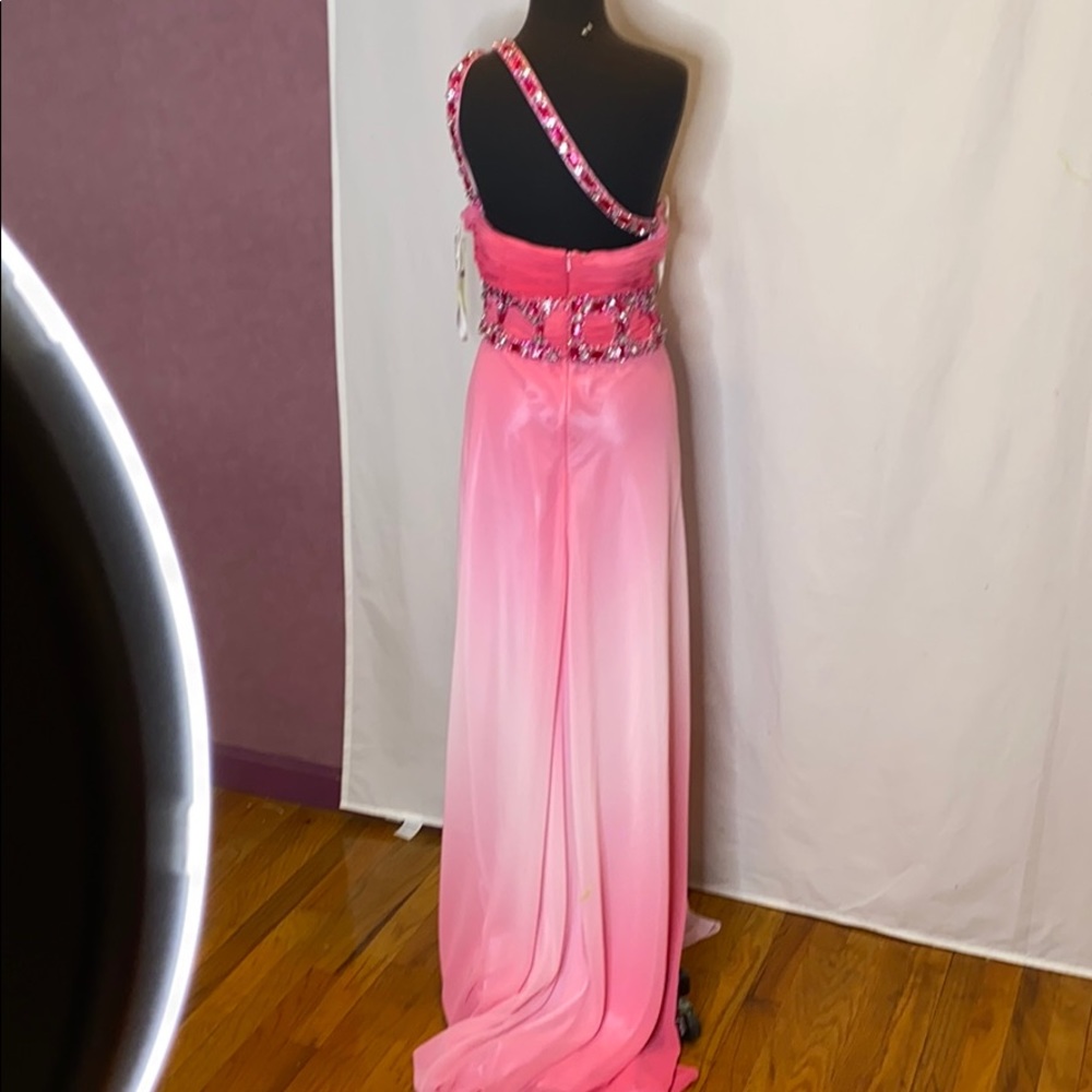 One shoulder - Picture 4 of 4